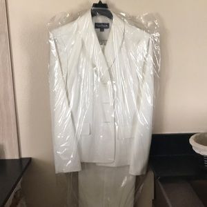 Creme colored lines pant suit size 12 used once
